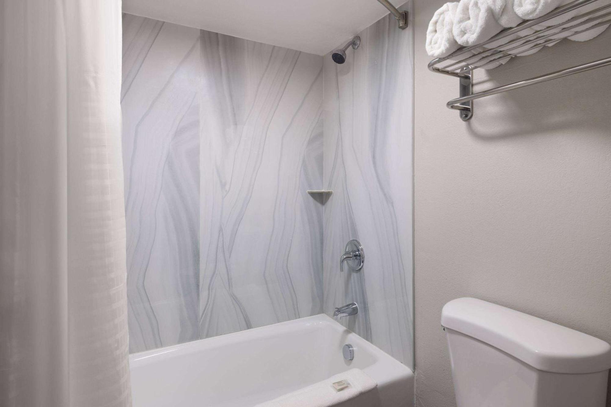 Days-Inn By Wyndham Montgomery I-85 Ngoại thất bức ảnh