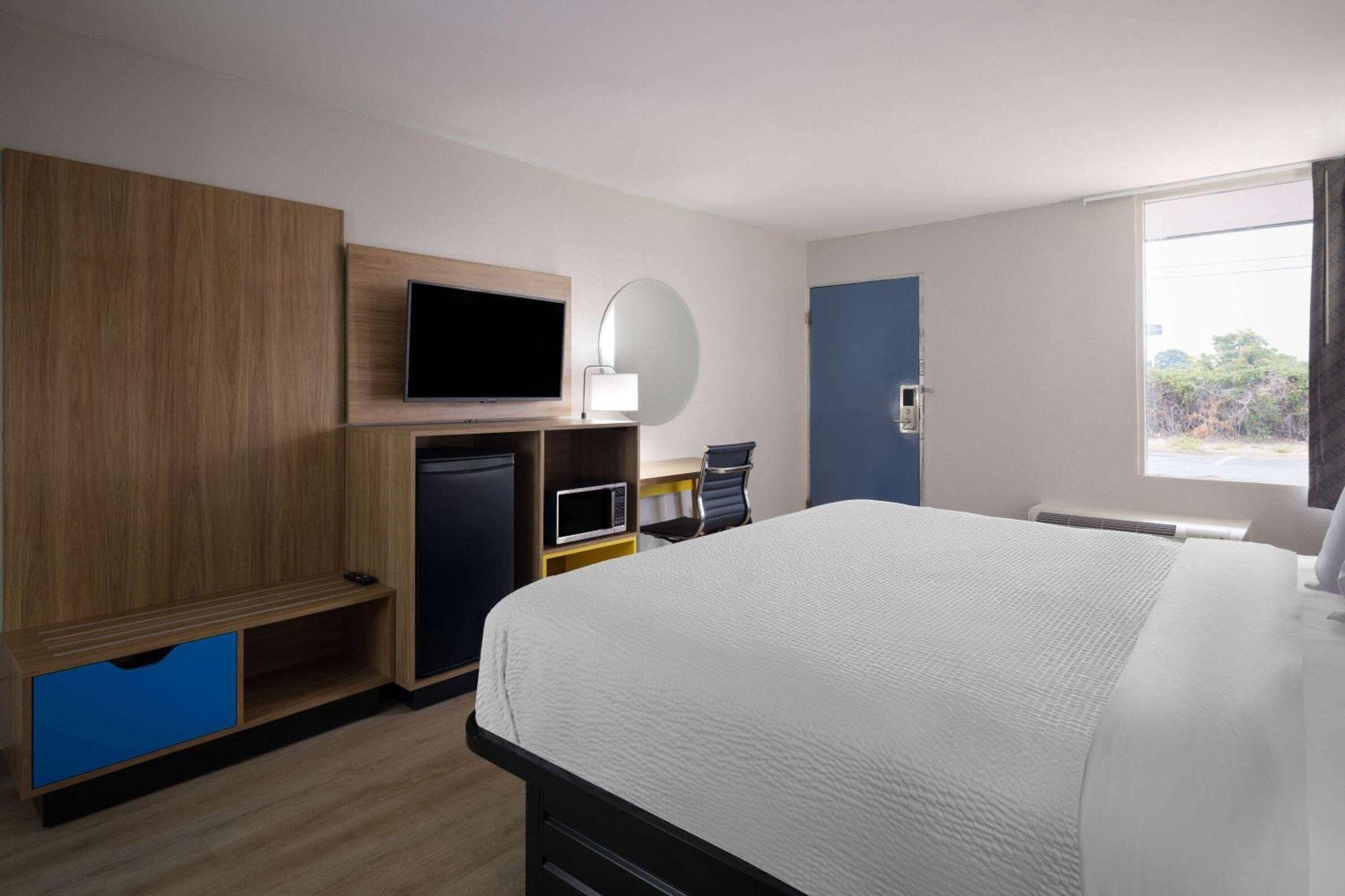 Days-Inn By Wyndham Montgomery I-85 Ngoại thất bức ảnh