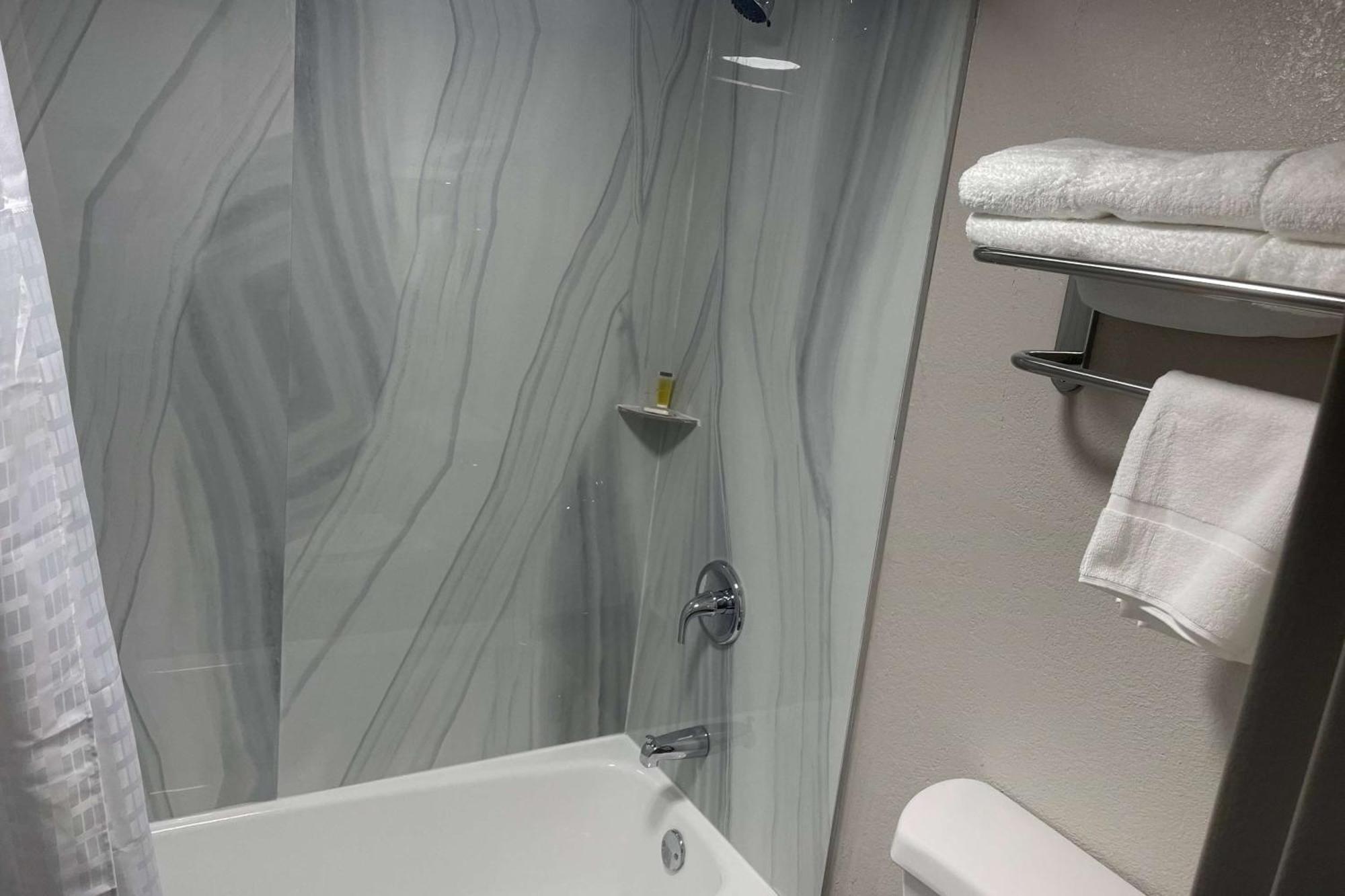Days-Inn By Wyndham Montgomery I-85 Ngoại thất bức ảnh